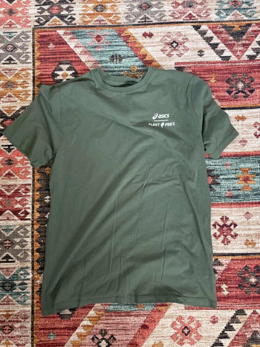 Men’s Medium ASICS run club Tee